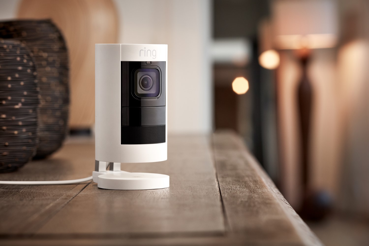 新しいリングカメラはレーダーと斬新なデザインを備え、Amazon Astro のロボットを派遣できるようになりました